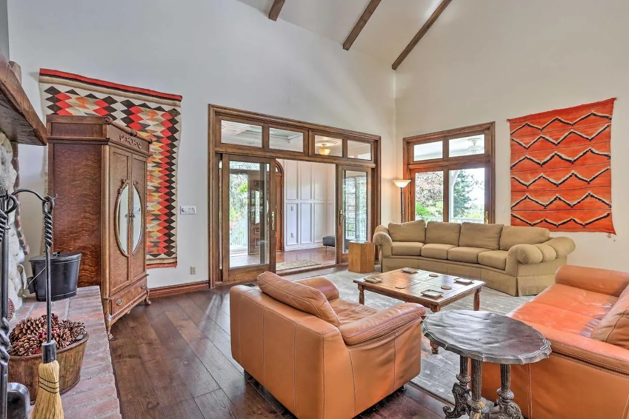 Ornate Arrowhead With Deck Holiday home Lake Arrowhead