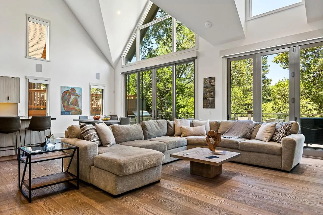 Holiday home Luxury Lakefront Retreat