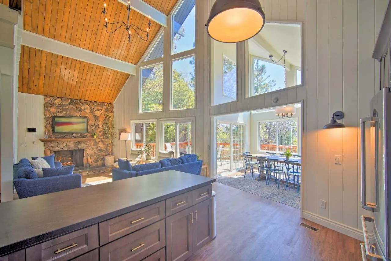 Holiday home Stunning Arrowhead Decks And Hot Tub Lake Arrowhead