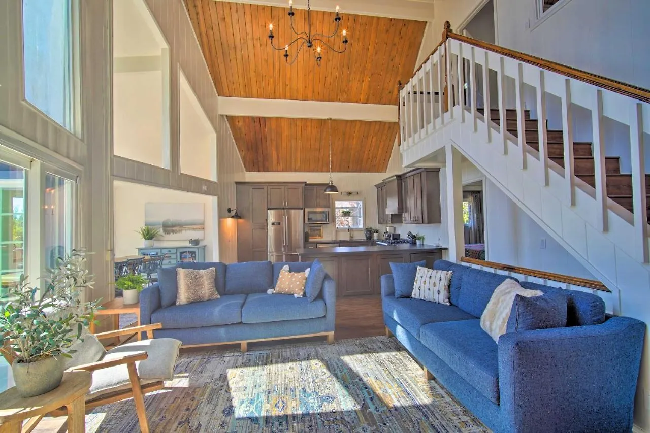 Stunning Arrowhead Decks And Hot Tub Holiday home
