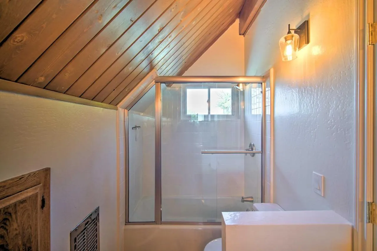 Stunning Arrowhead Decks And Hot Tub *