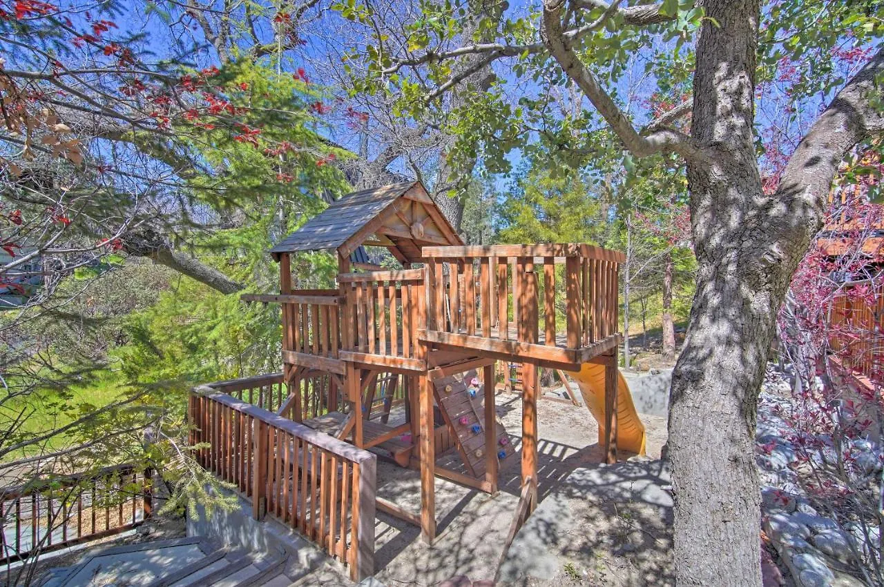 Holiday home Stunning Arrowhead Decks And Hot Tub