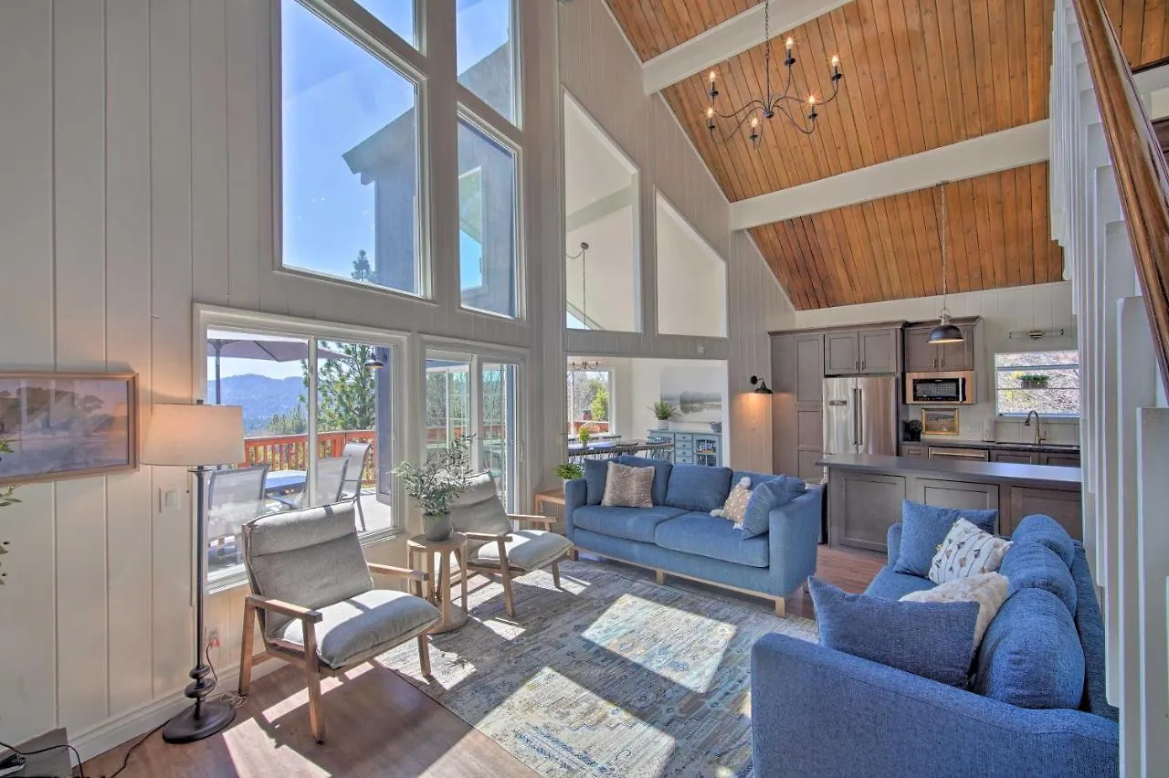 Holiday home Stunning Arrowhead Decks And Hot Tub *