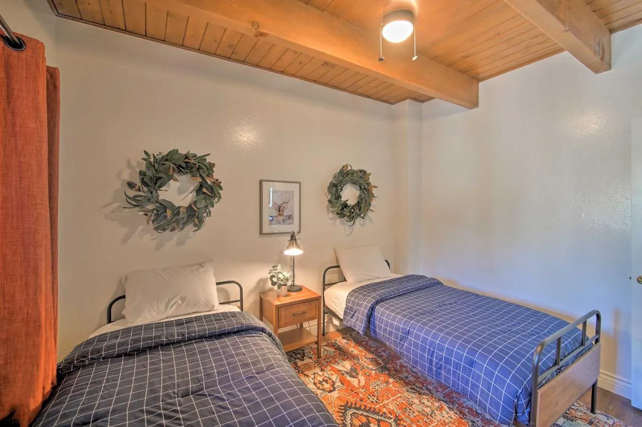 Stunning Arrowhead Decks And Hot Tub *