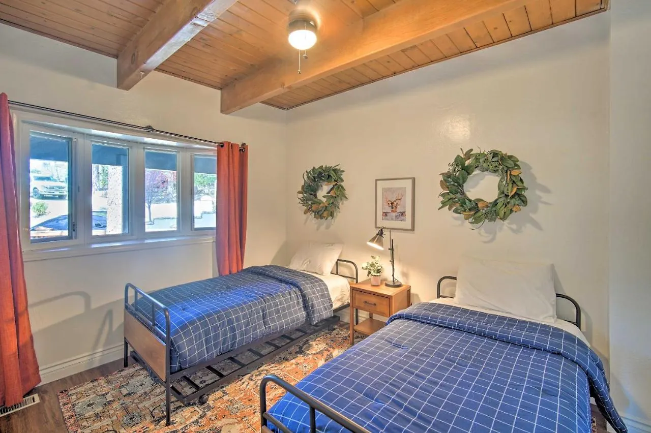 Holiday home Stunning Arrowhead Decks And Hot Tub *