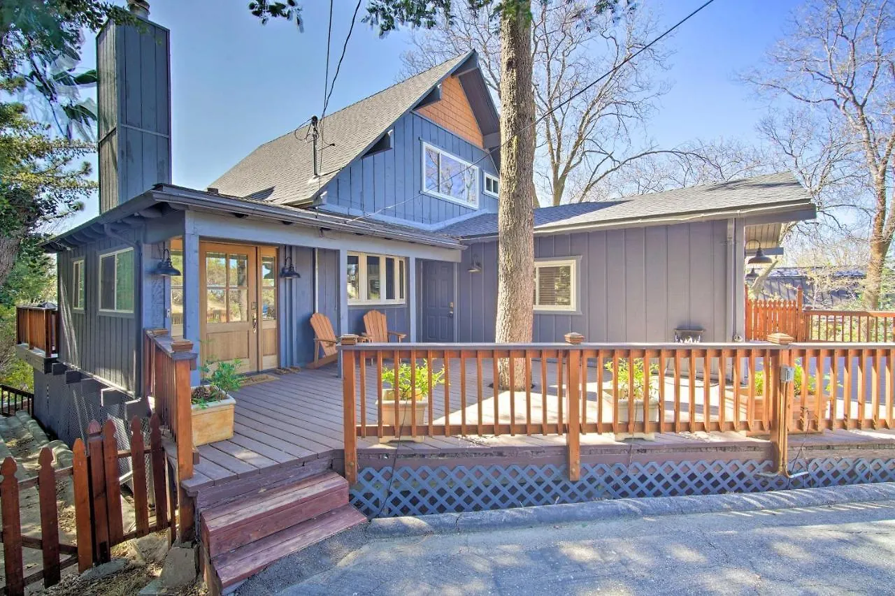 Holiday home Stunning Arrowhead Decks And Hot Tub