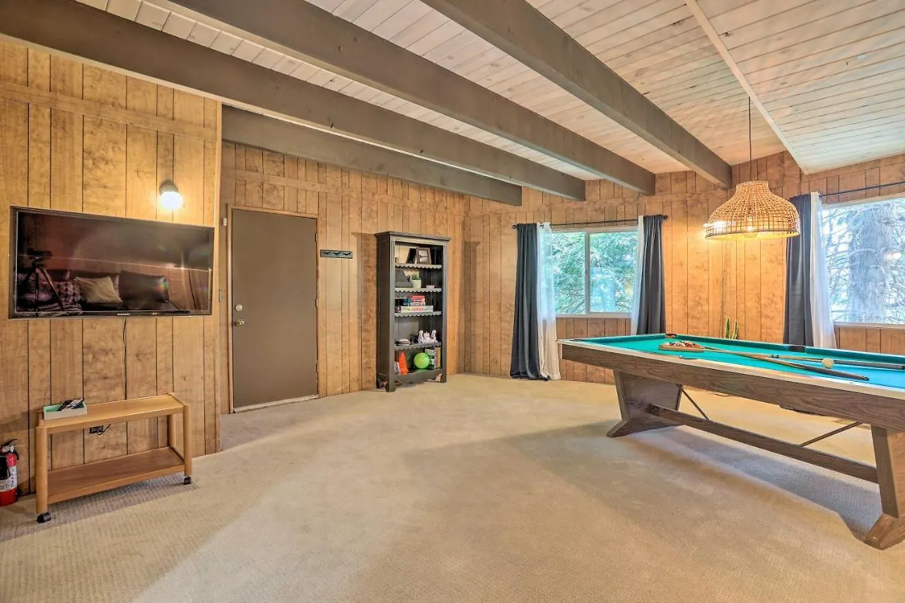 Holiday home Arrowhead With Mid-century Charm!