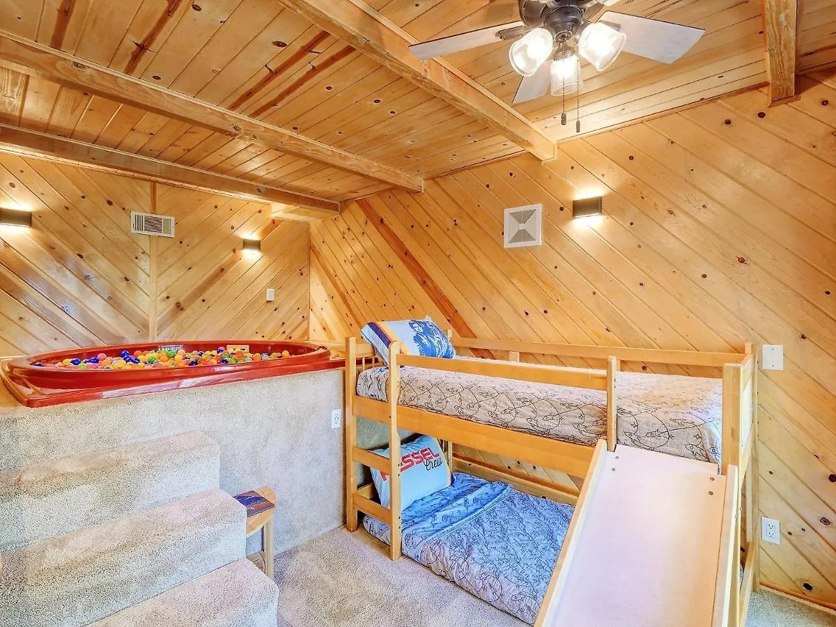 Kid's Paradise! Ball Pit 2 Lofts Lakeview 5 Bd, 3ba * Lake Arrowhead