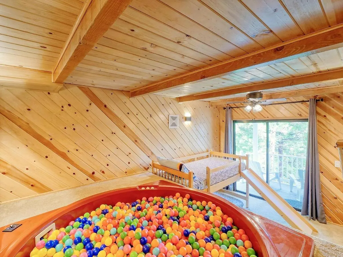 Kid's Paradise! Ball Pit 2 Lofts Lakeview 5 Bd, 3ba *
