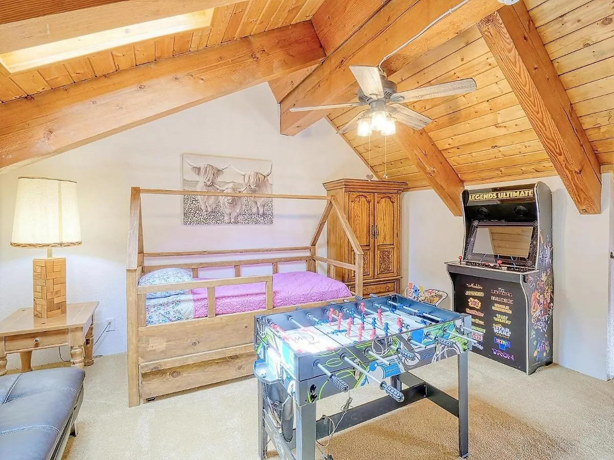 Kid's Paradise! Ball Pit 2 Lofts Lakeview 5 Bd, 3ba * Lake Arrowhead