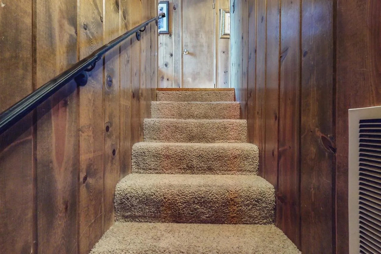 Holiday home Dragon's Lair Lake Arrowhead
