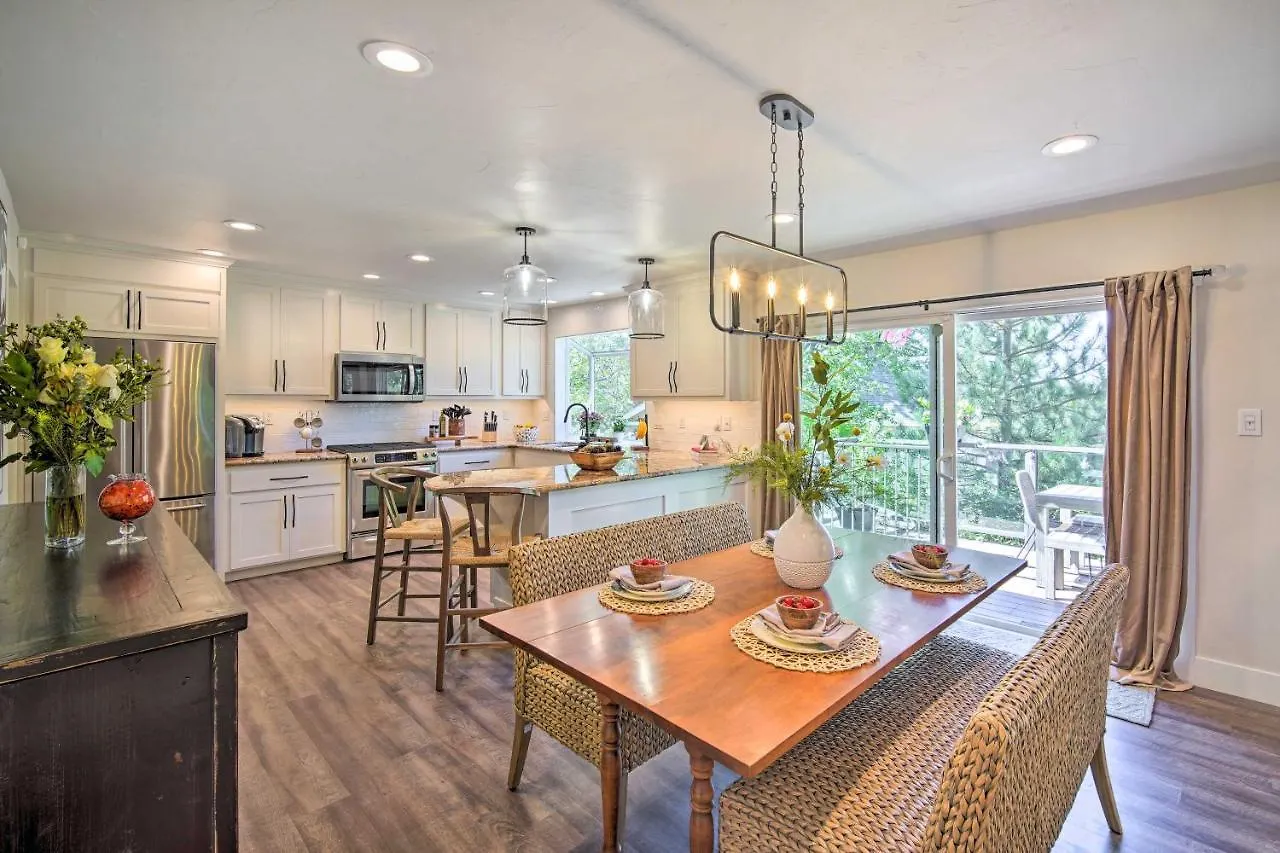 Holiday home Chic House With Furnished Deck And Hot Tub! Lake Arrowhead
