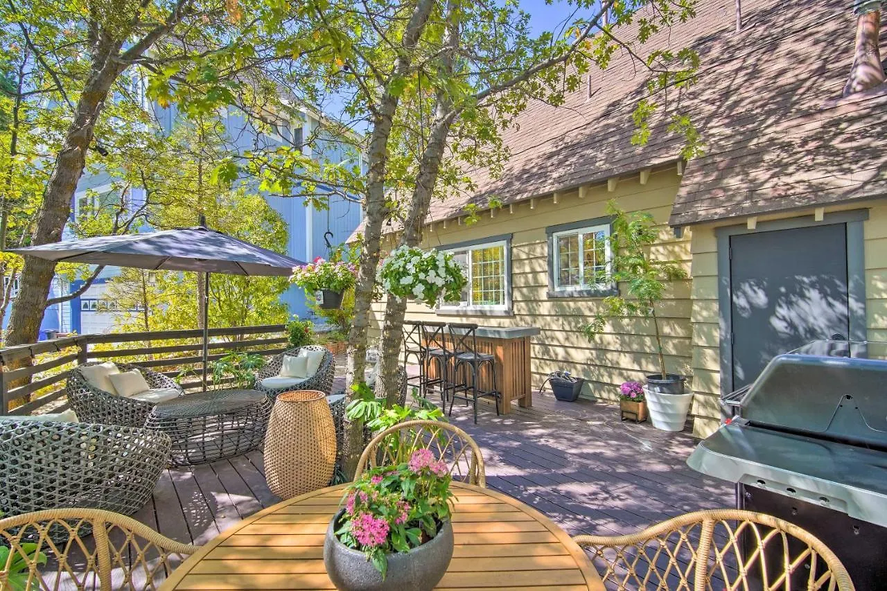 Holiday home Chic House With Furnished Deck And Hot Tub! *