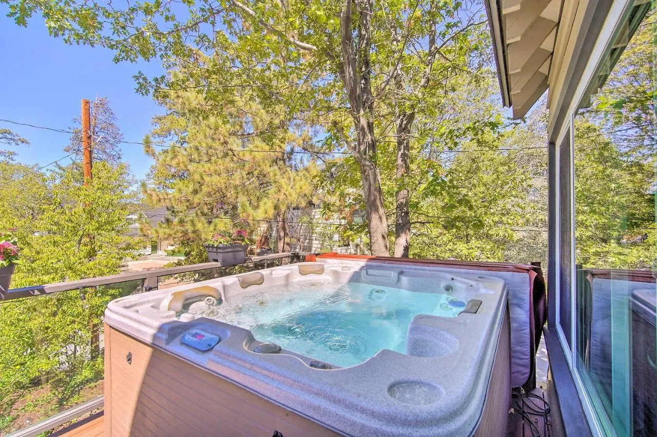 Chic House With Furnished Deck And Hot Tub! Holiday home Lake Arrowhead