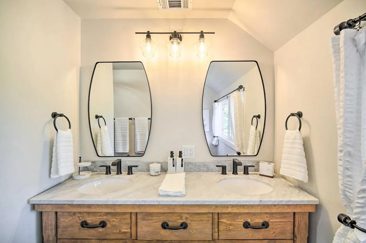 Holiday home Chic House With Furnished Deck And Hot Tub! Lake Arrowhead
