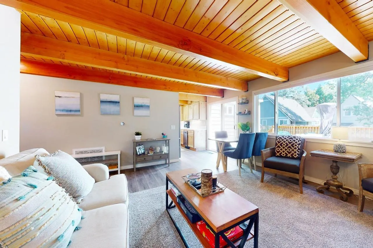 Holiday home Hemlock Haven *