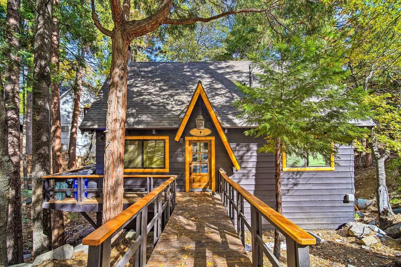 Pet-friendly Retreat With Game And Fire Pit! Lake Arrowhead