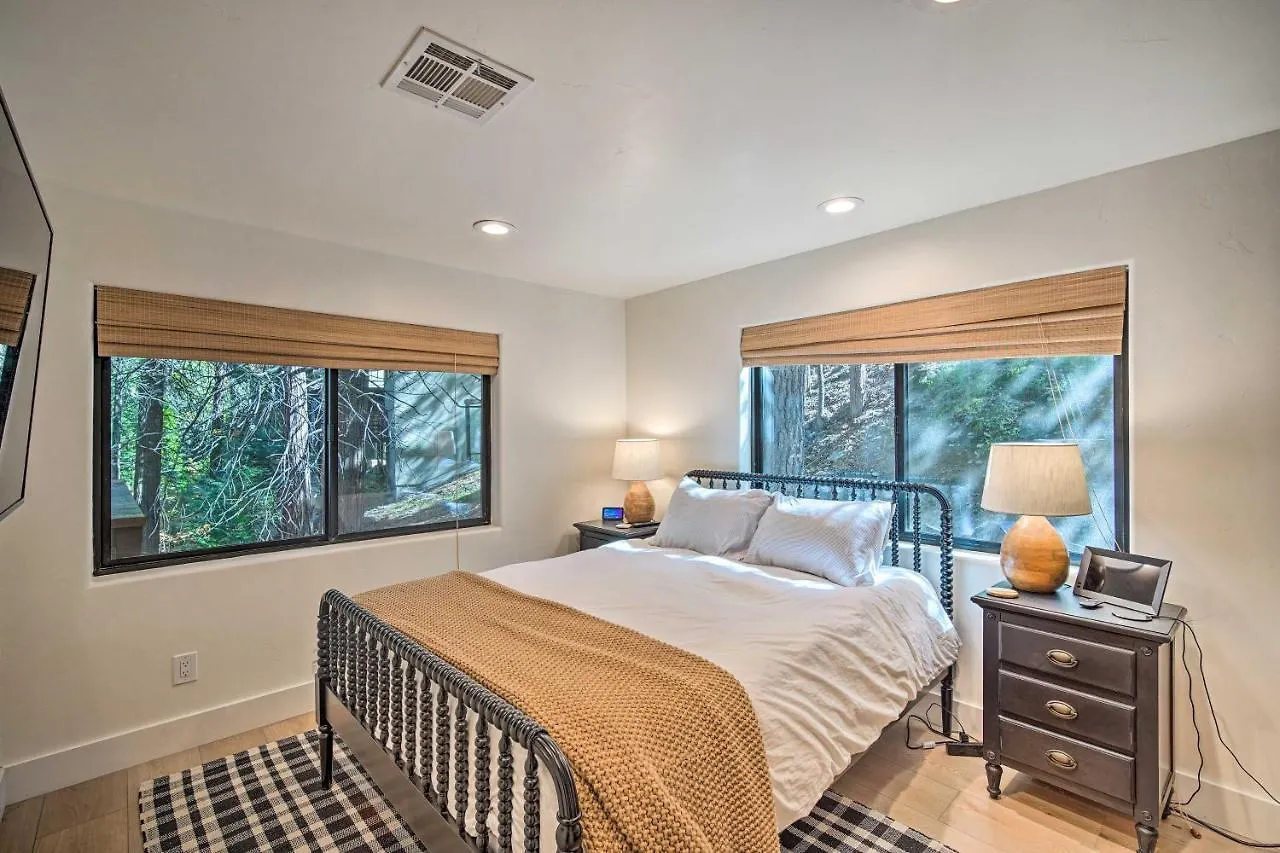 Holiday home Pet-friendly Retreat With Game And Fire Pit! *