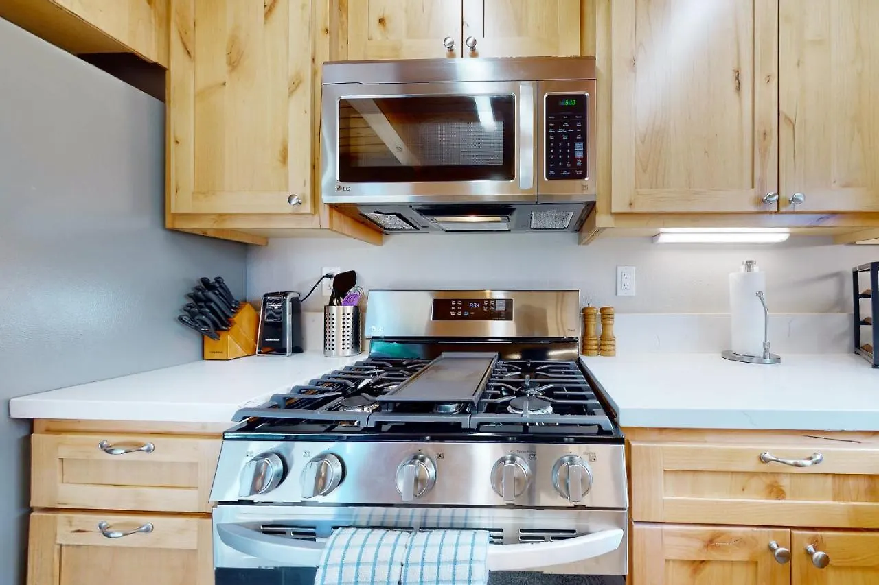 Holiday home Hemlock Haven *