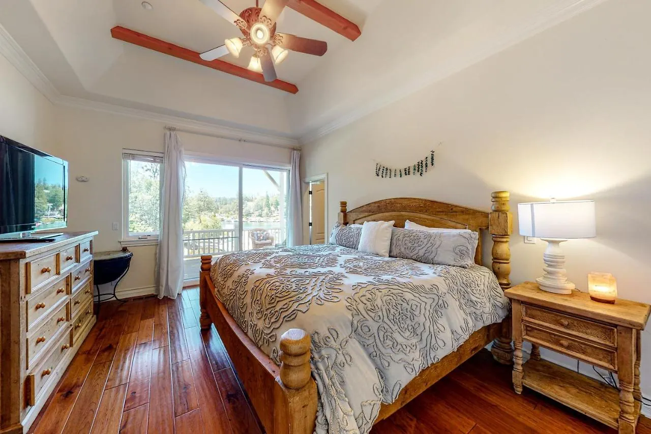 Bayfront Beauty - Main Lake Arrowhead