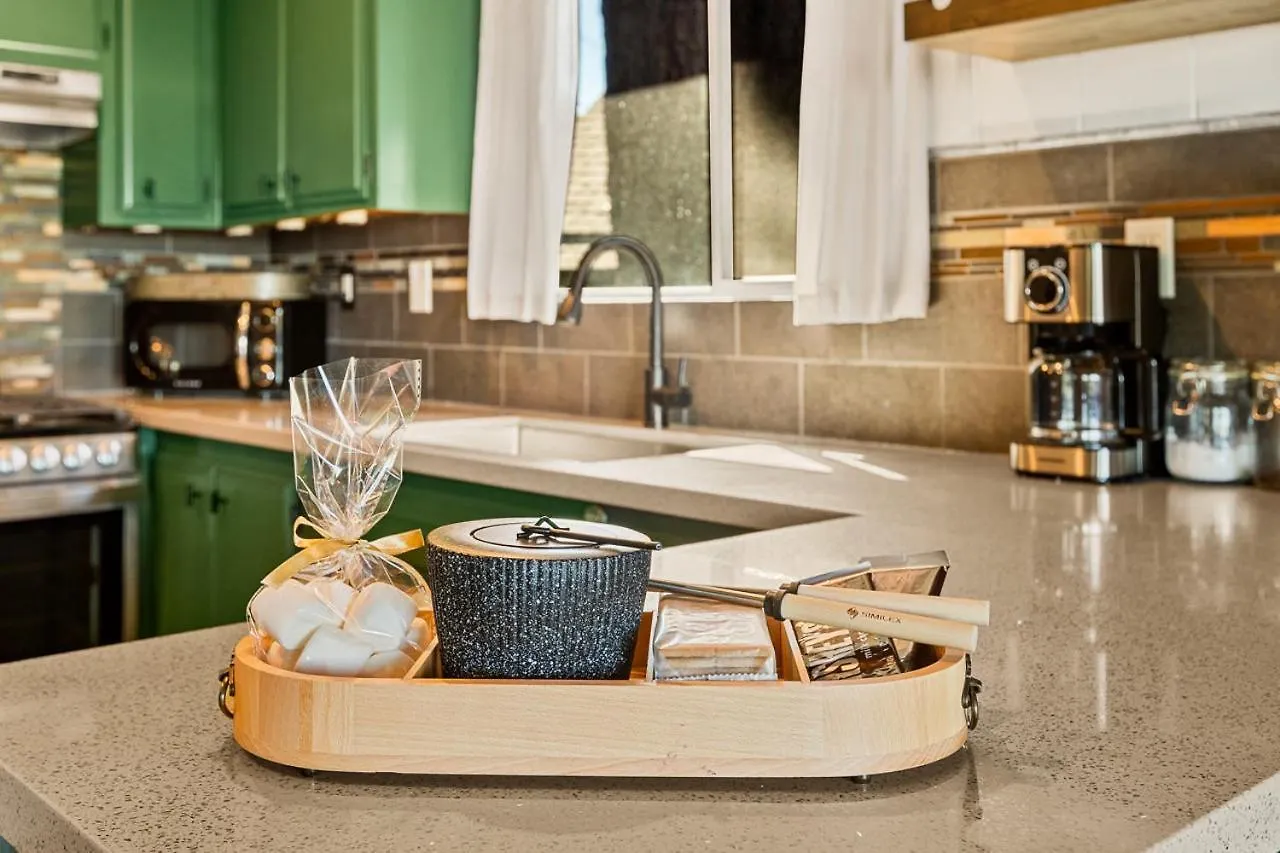 Chalet Romantic & Family Friendly In The Woods *