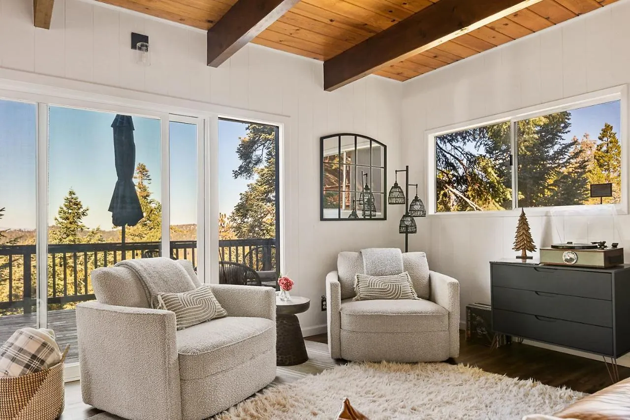 Romantic & Family Friendly In The Woods Chalet