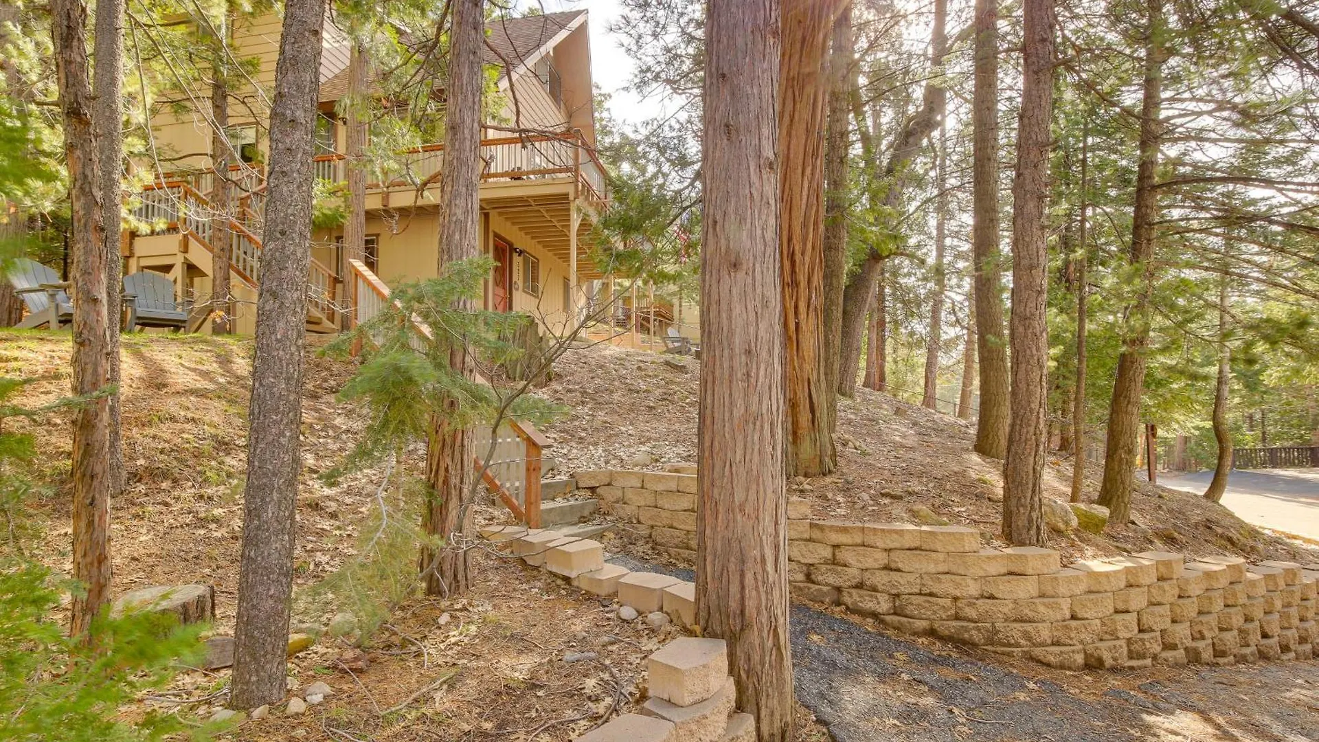 Woodsy Arrowhead With Fire Pit Table Holiday home