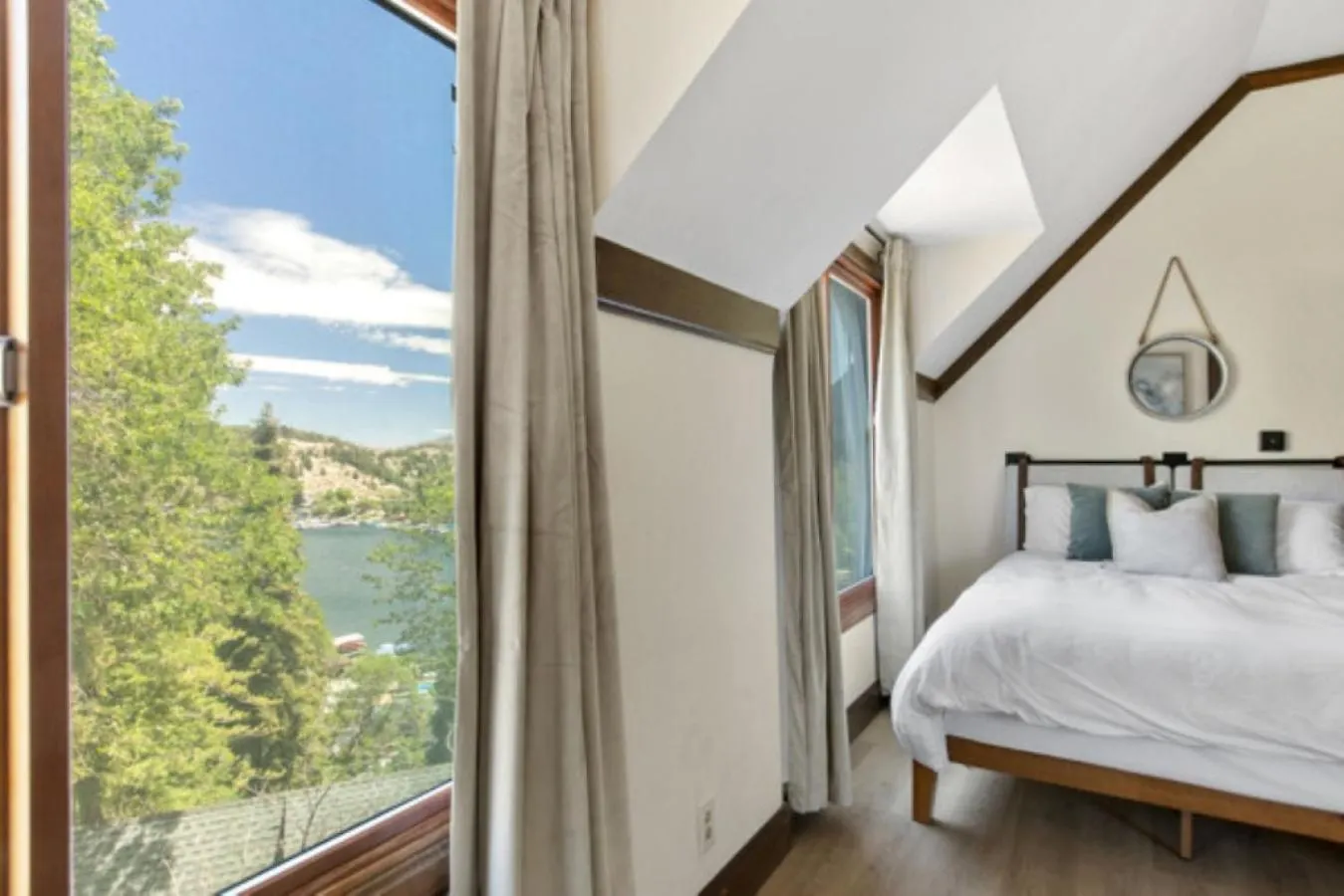 Reflection Point Upscale House 4 Bed And 4.5 Bath Lake Arrowhead