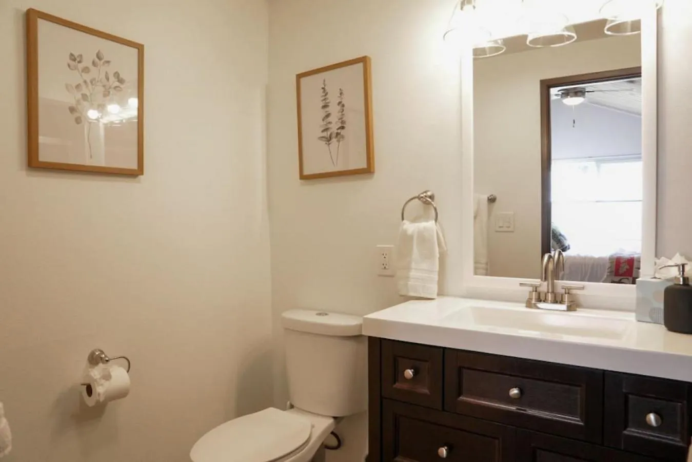 Arrowhead - Redesigned! Hot Tub ~ Walk To ~ Dog Friendly Apartment *