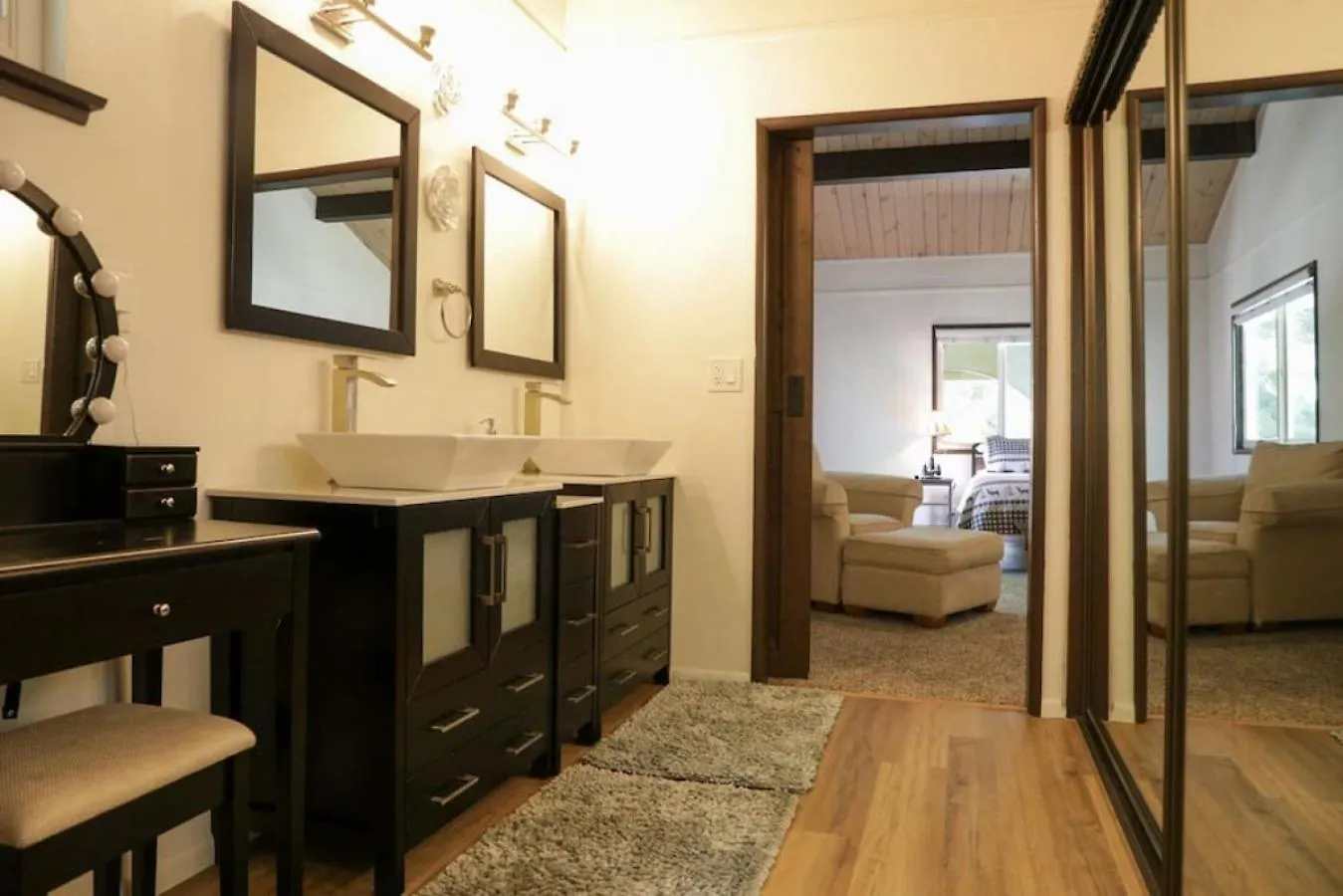 Apartment Arrowhead - Redesigned! Hot Tub ~ Walk To ~ Dog Friendly Lake Arrowhead