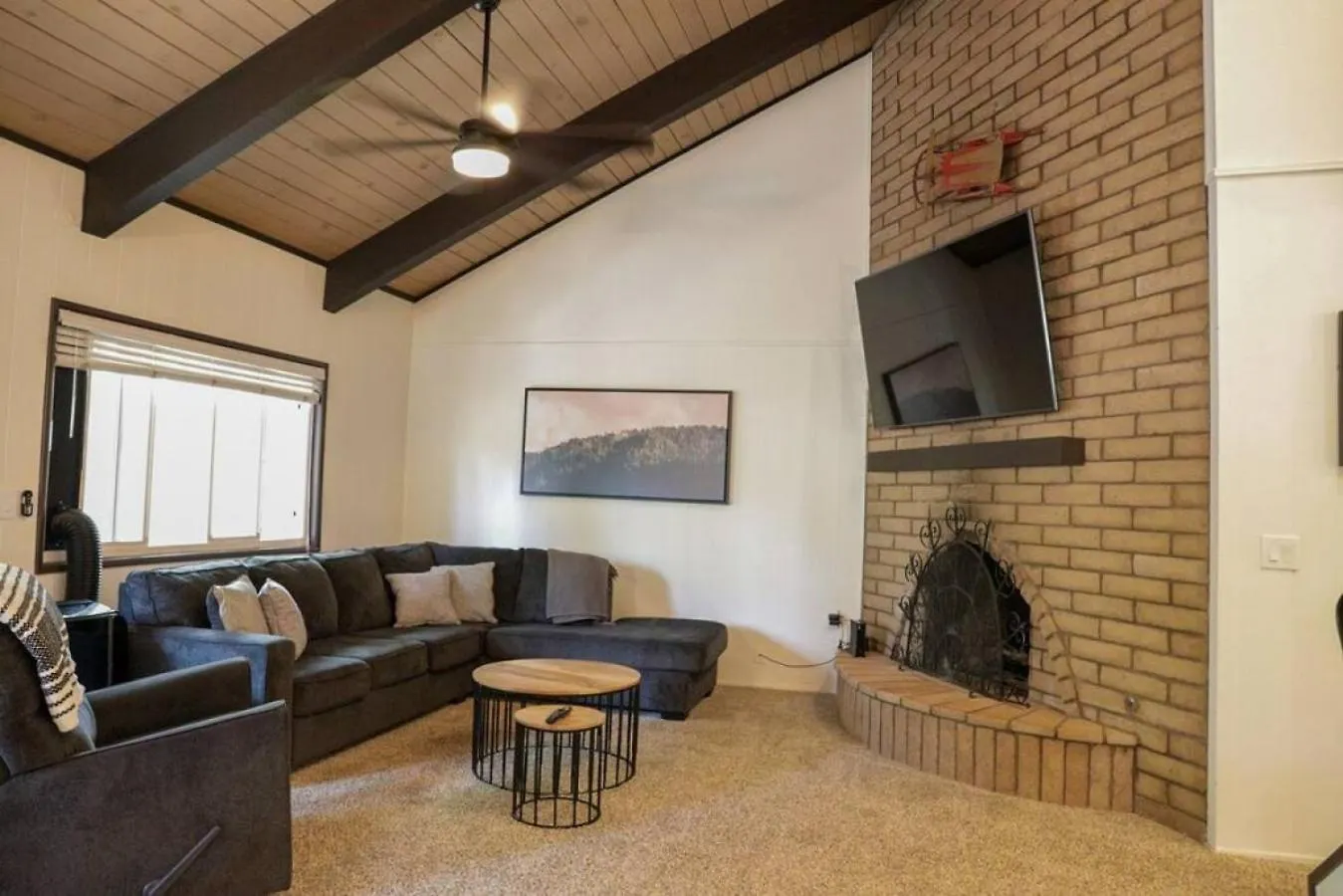 Arrowhead - Redesigned! Hot Tub ~ Walk To ~ Dog Friendly Lake Arrowhead