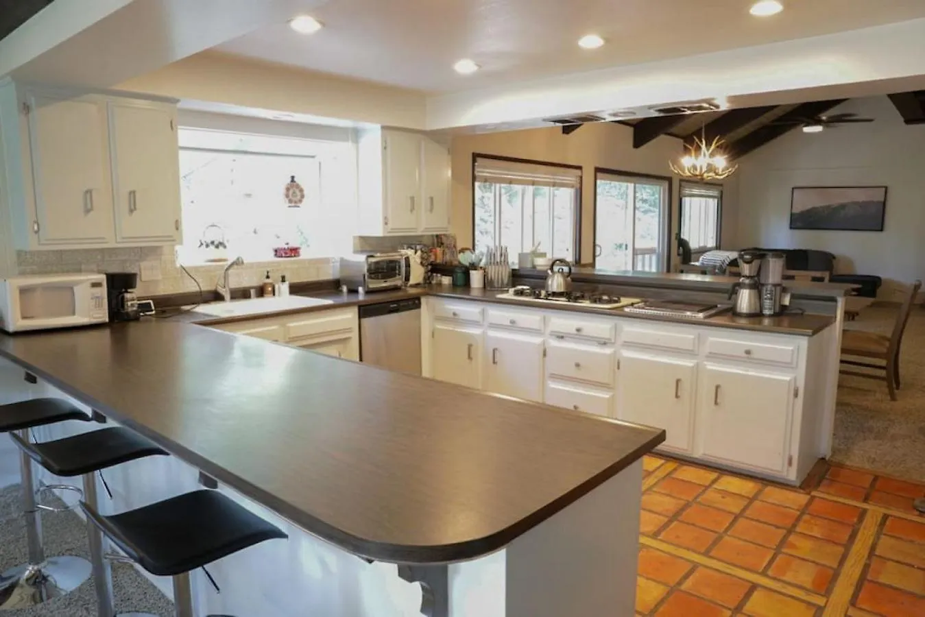 Apartment Arrowhead - Redesigned! Hot Tub ~ Walk To ~ Dog Friendly Lake Arrowhead