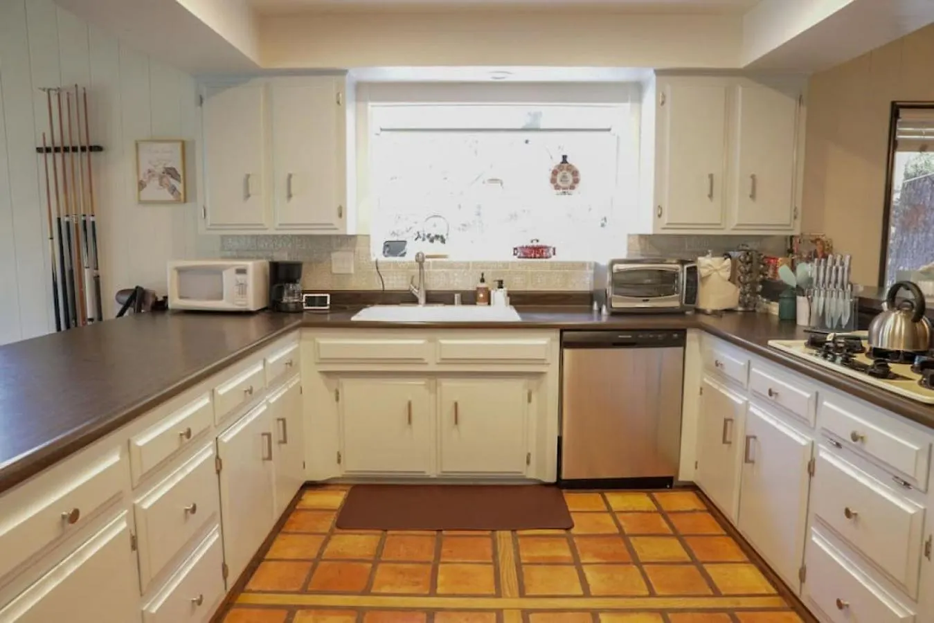 Apartment Arrowhead - Redesigned! Hot Tub ~ Walk To ~ Dog Friendly