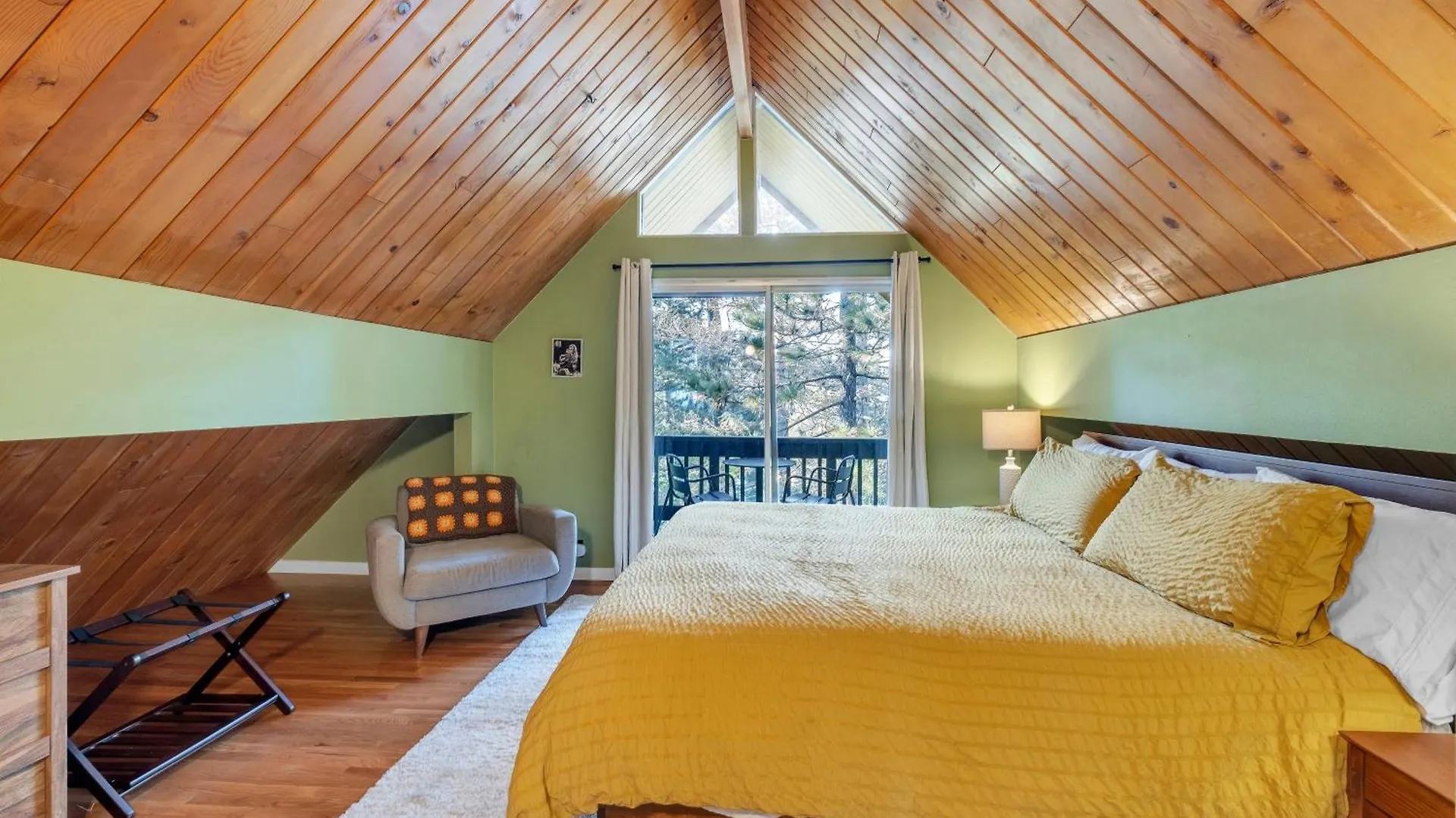 The Mod - Arrowhead Apartment *