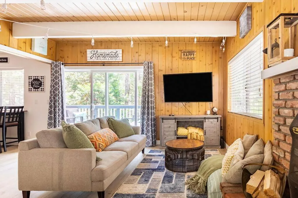 Holiday home Family Arrowhead Sleeps 12 And Gameroom Lake Arrowhead