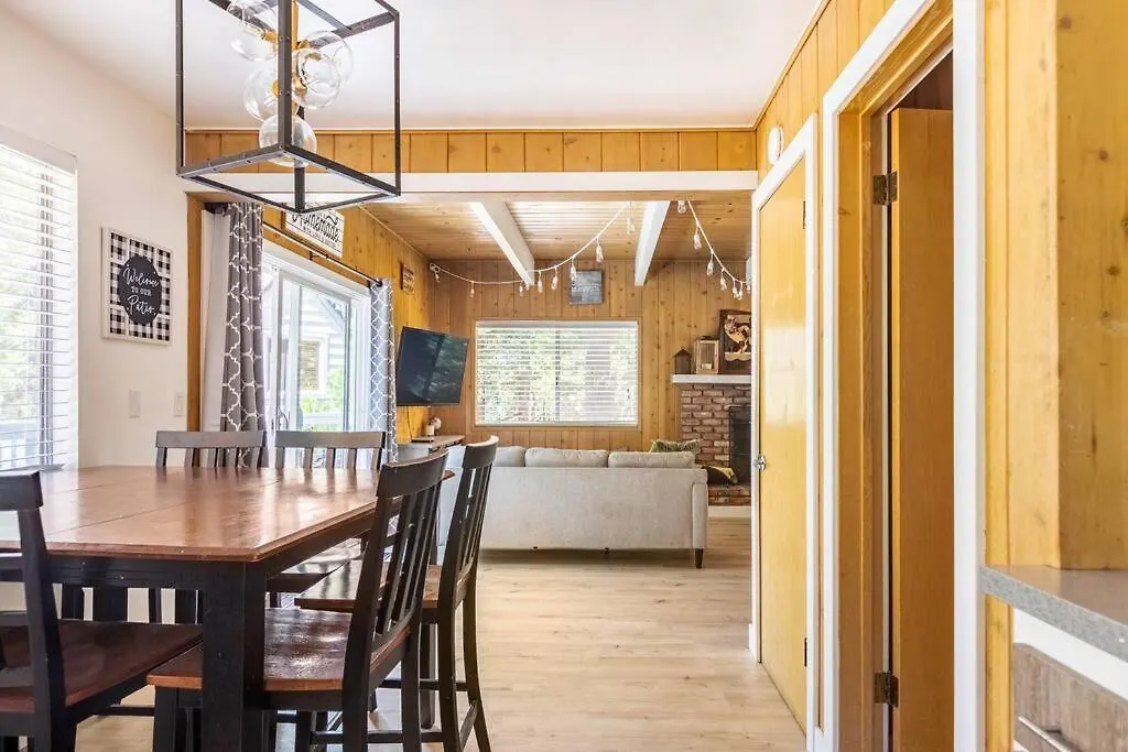 Family Arrowhead Sleeps 12 And Gameroom Holiday home Lake Arrowhead