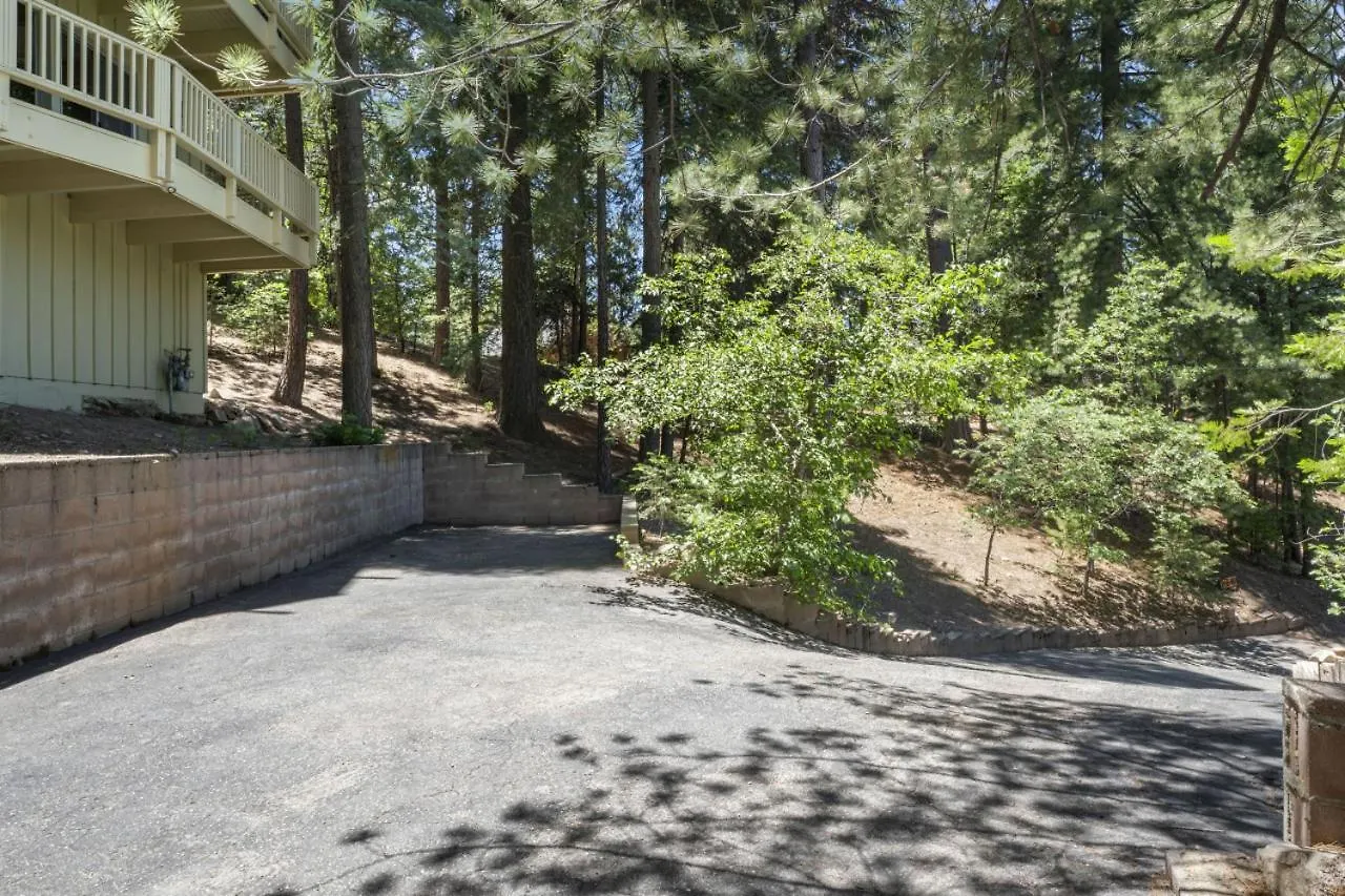 Luxe Mountain Retreat Village Close Game Ac Backs Up To Trails Holiday home Lake Arrowhead