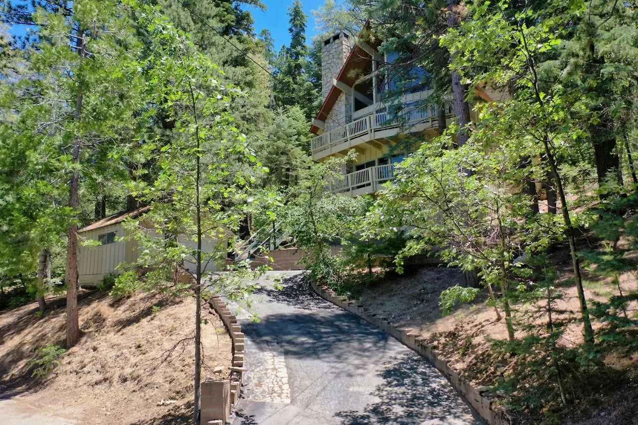 Luxe Mountain Retreat Village Close Game Ac Backs Up To Trails Lake Arrowhead