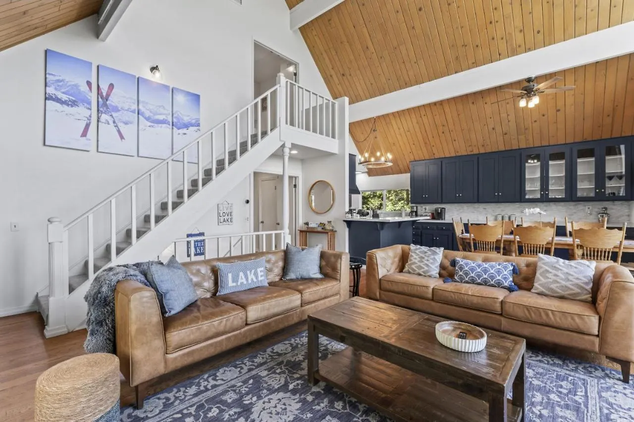 Luxe Mountain Retreat Village Close Game Ac Backs Up To Trails Holiday home Lake Arrowhead