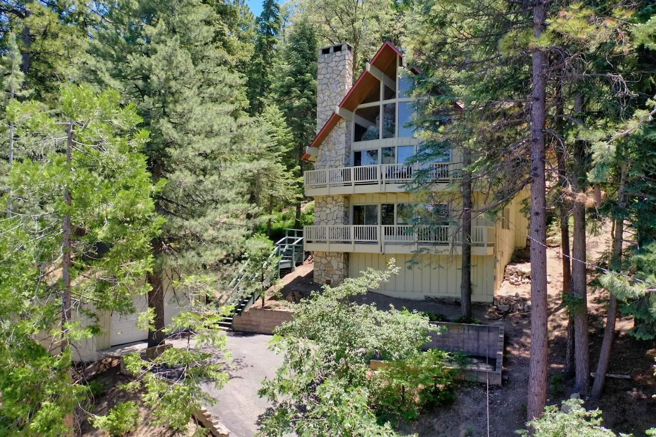 Holiday home Luxe Mountain Retreat Village Close Game Ac Backs Up To Trails Lake Arrowhead