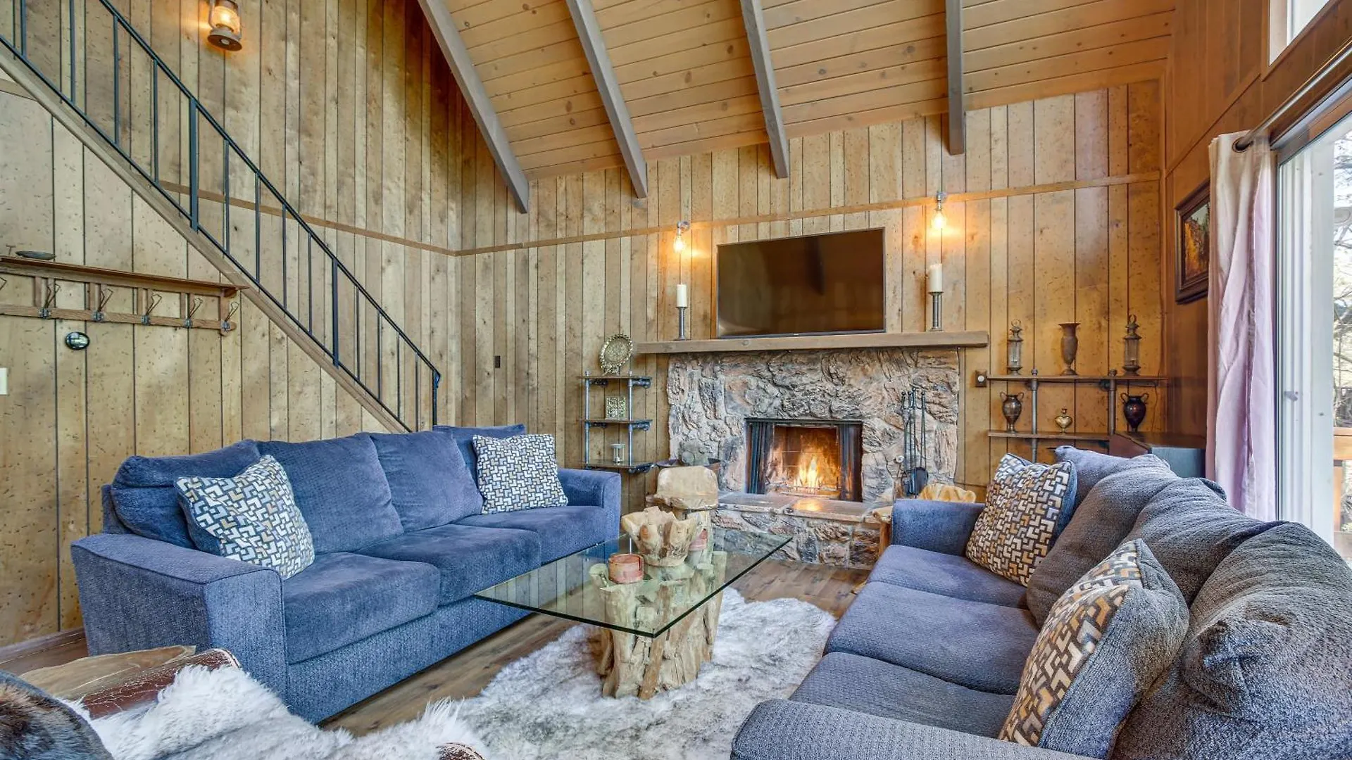 Chic Arrowhead Retreat 4 Seasons Of Fun!