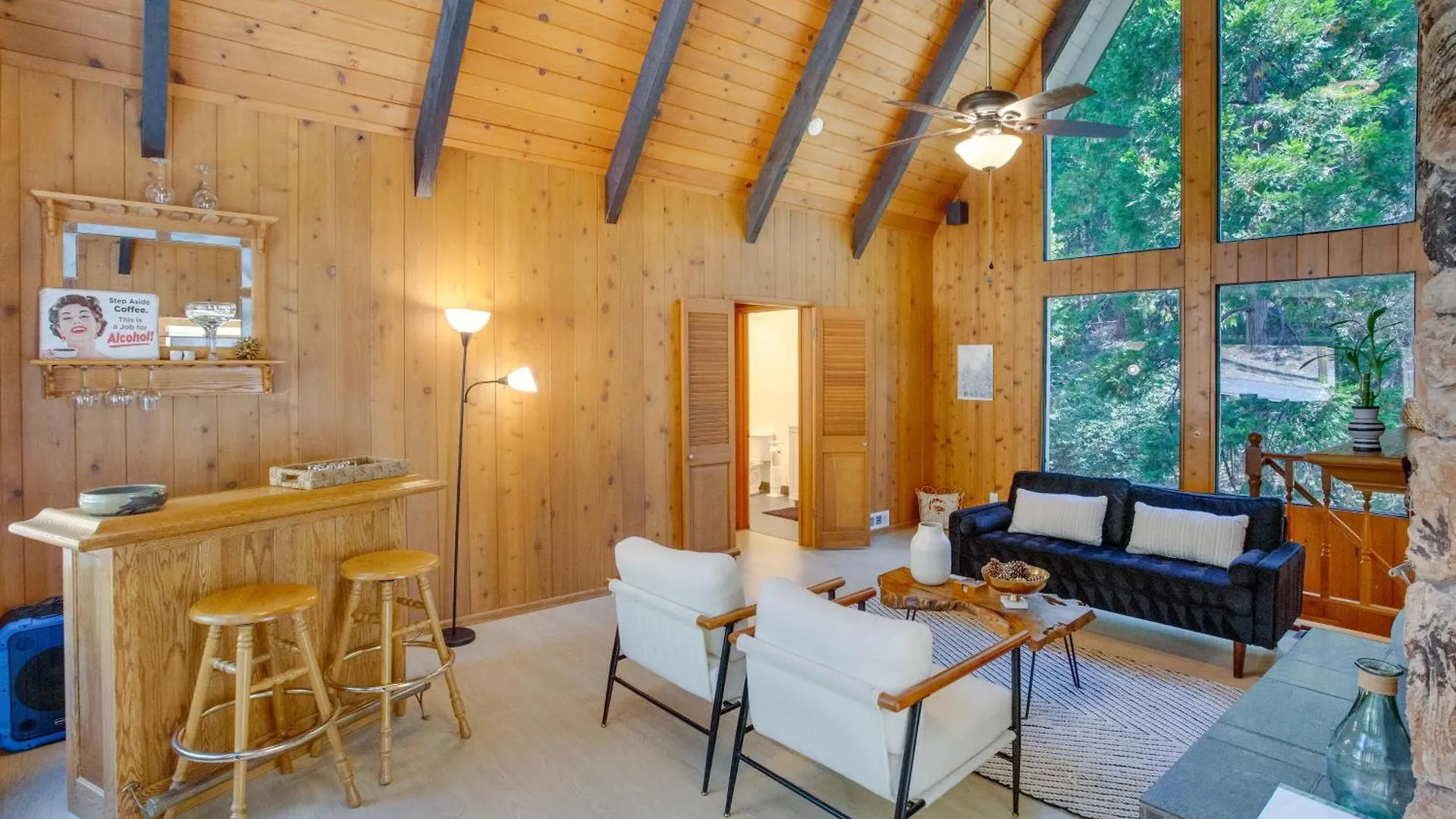 Charming Arrowhead With Deck And Game Room! Holiday home *