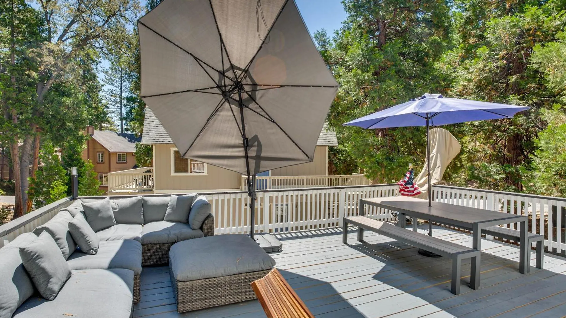 Charming Arrowhead With Deck And Game Room! Holiday home Lake Arrowhead