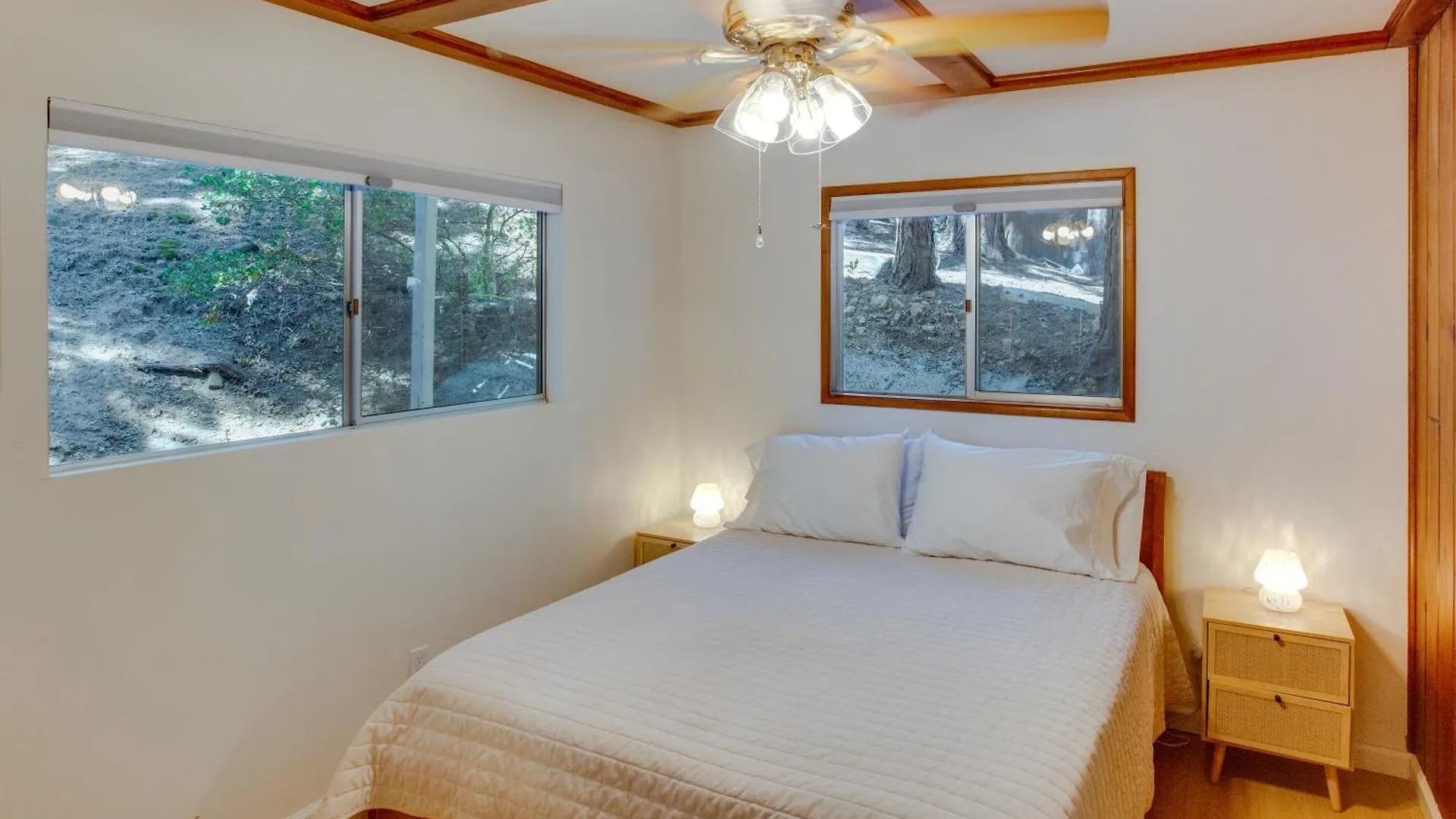 Holiday home Charming Arrowhead With Deck And Game Room! *