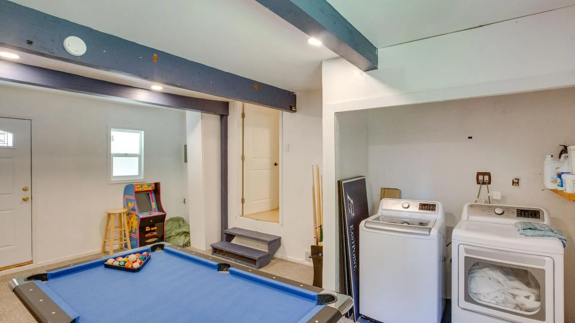 Charming Arrowhead With Deck And Game Room! Holiday home Lake Arrowhead