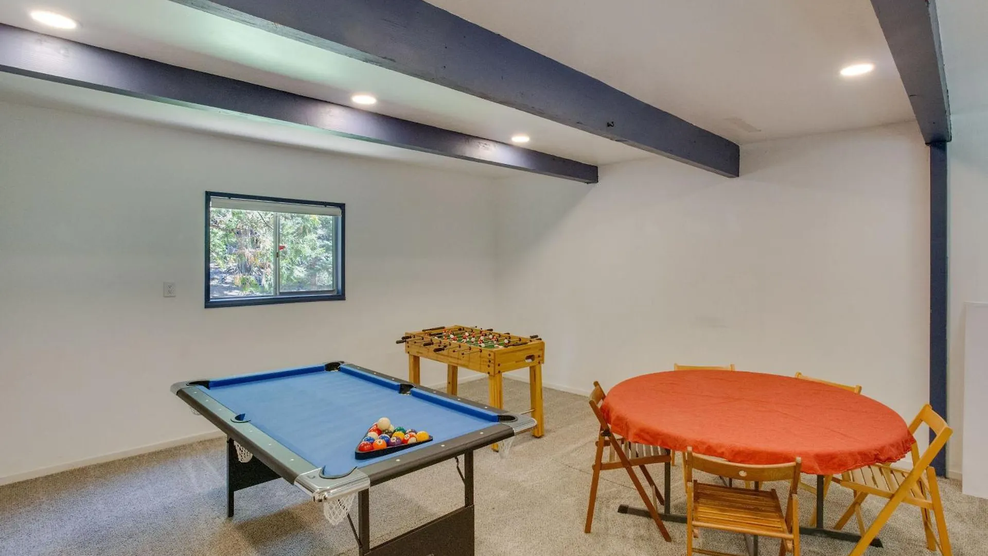 Charming Arrowhead With Deck And Game Room!
