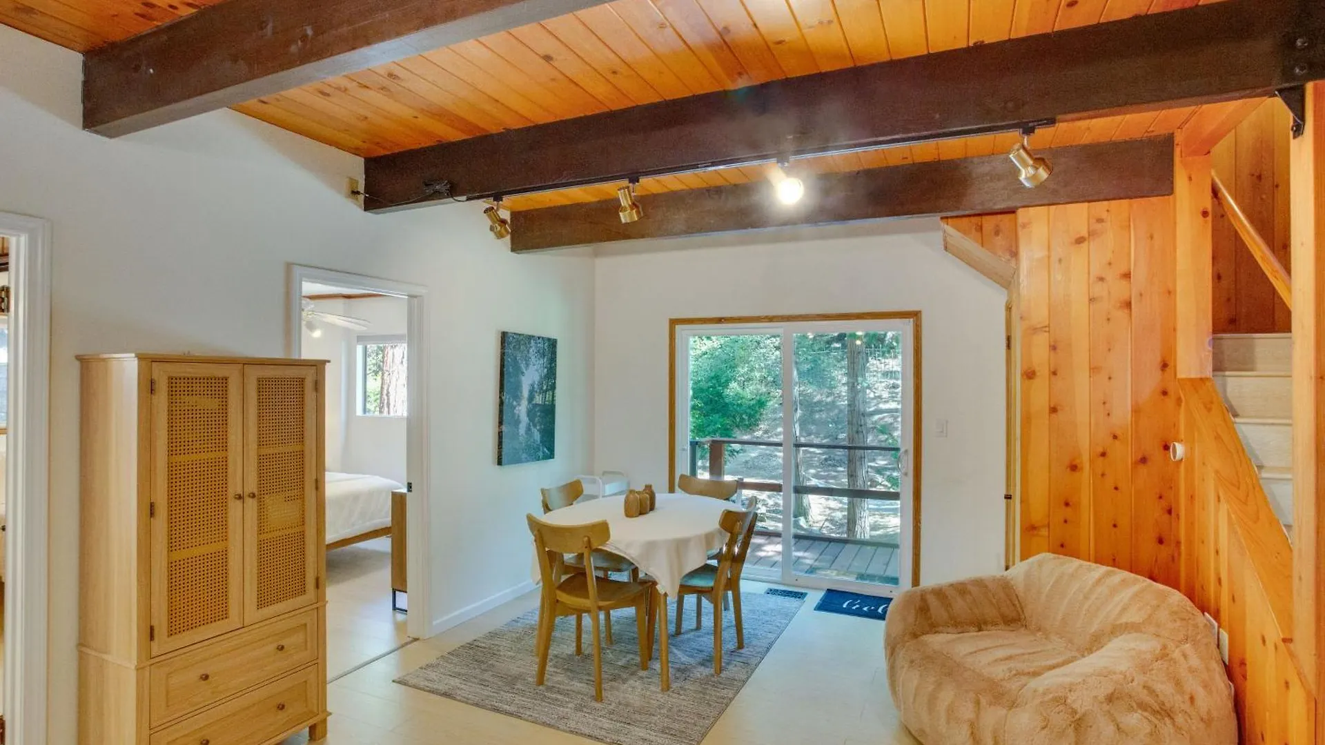 Charming Arrowhead With Deck And Game Room! Holiday home Lake Arrowhead