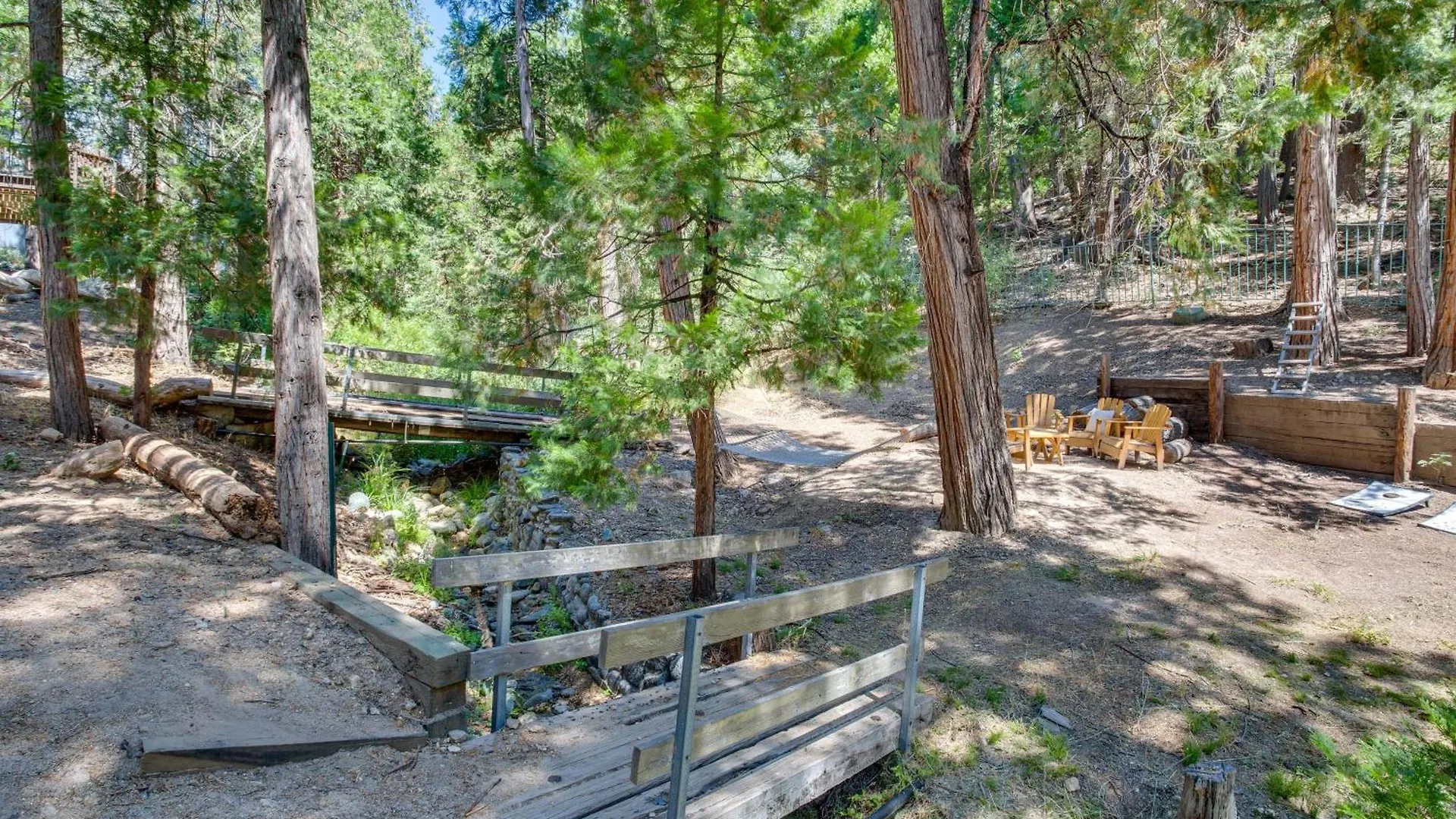Charming Arrowhead With Deck And Game Room! Holiday home