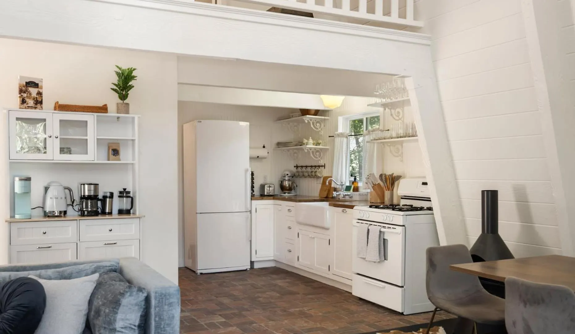 Scout's Lakehouse Retreat By Colby & Conrad Holiday home Lake Arrowhead