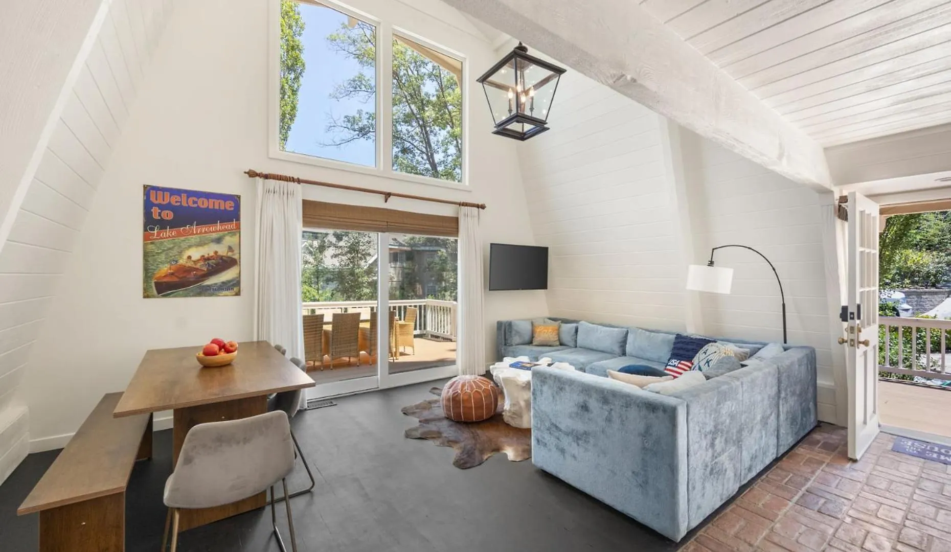 Scout's Lakehouse Retreat By Colby & Conrad Holiday home
